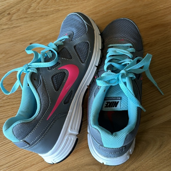 Nike Revolution Running Shoe - Picture 4 of 10